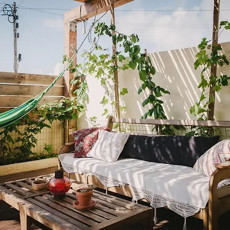 Surfies Guest house *